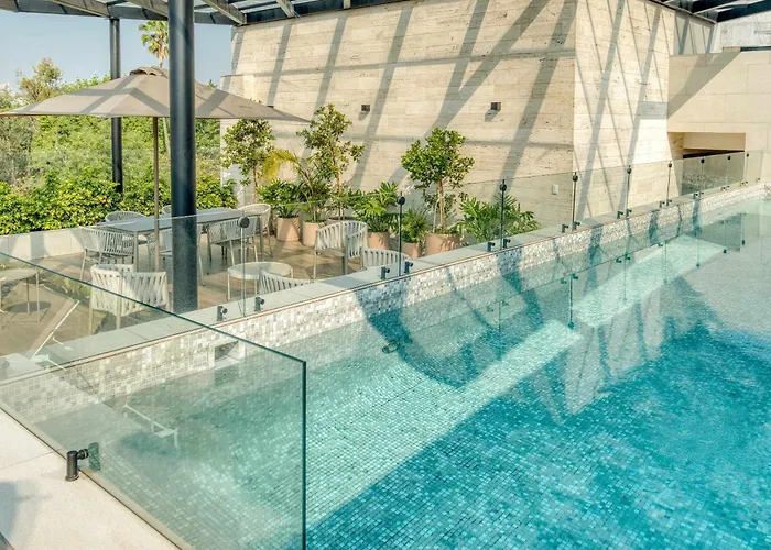 Luxury 2 Bedroom - Rooftop Pool With View