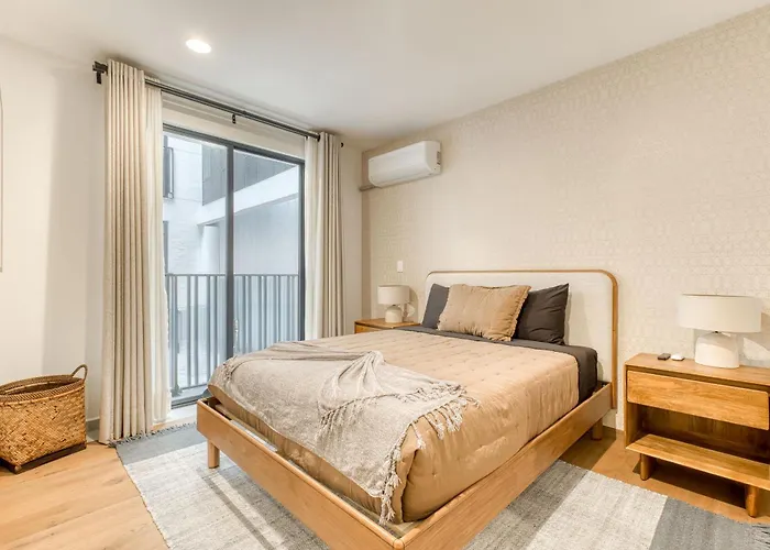Luxury 2 Bedroom - Rooftop Pool With View *